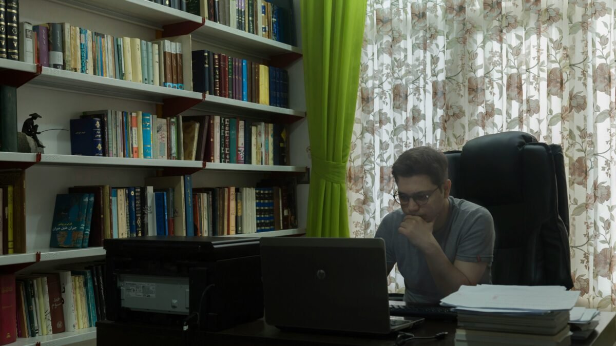 Best Exercises for Busy People - Office worker